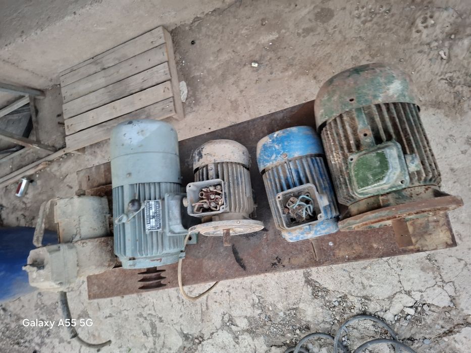 Продам 4 шт электродвигатель.