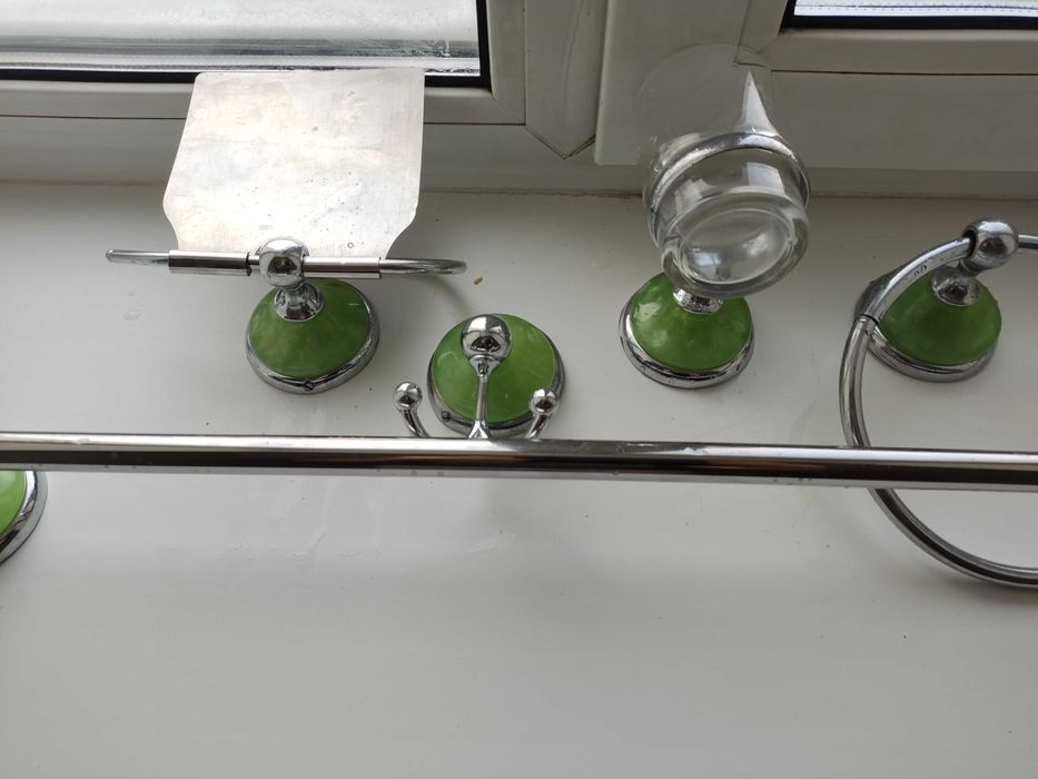 Продам набор с зеркалом в ванную комнату