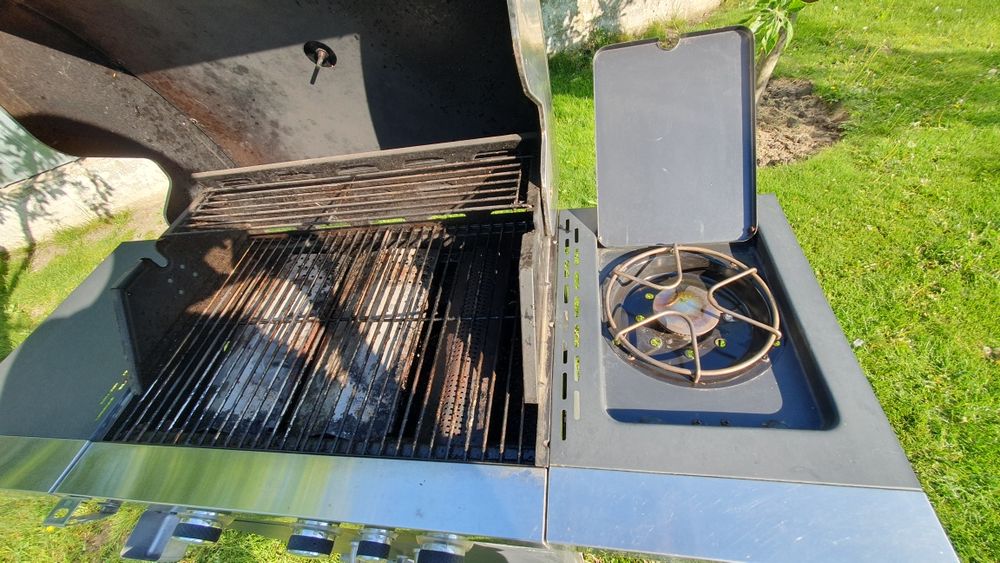 Grătar pe gaz 3 arzătoare + plită