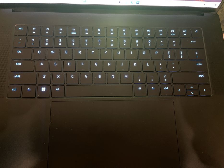Razer Blade 16 / Intelcore I9 13950HX / 32GB RAM / RTX 4070