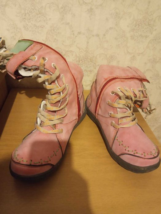 Дамски ботуши чисто нови