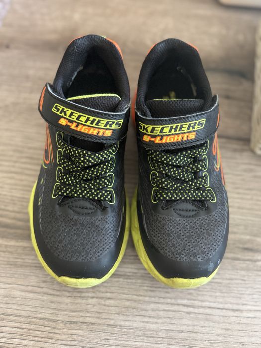 Skechers светещи 30 номер