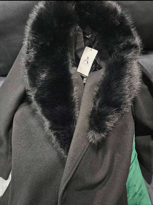 Ново дамско палто с пух 40/42 размер