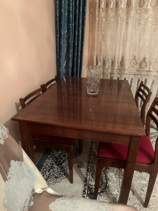 Продается стол и стулья