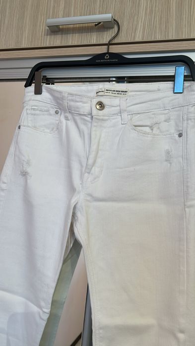 Blugi albi Stradivarius masura 40