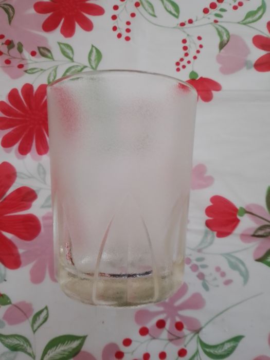 Стъклени чаши за вода и безалкохолно