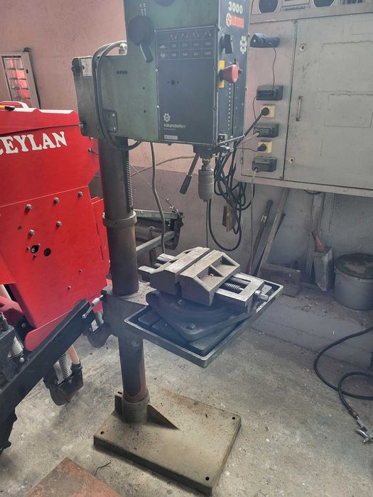 Бормашина колона, трифазна в перфектно състояние.