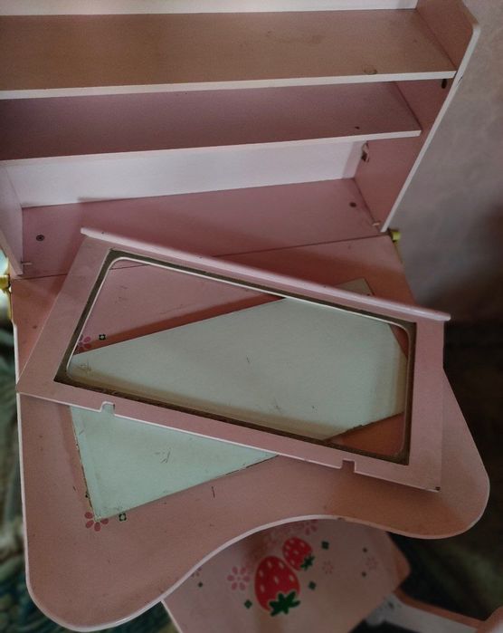 Парта детская с полочкой