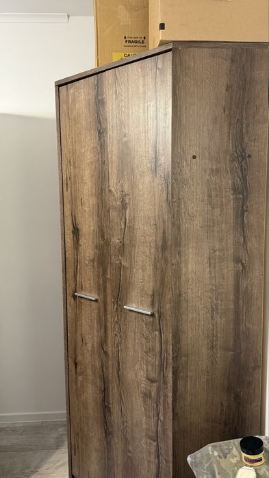 Продам срочно шкаф угловой