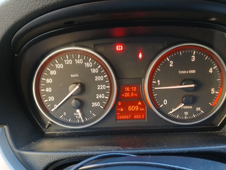Vând Bmw e90 318d