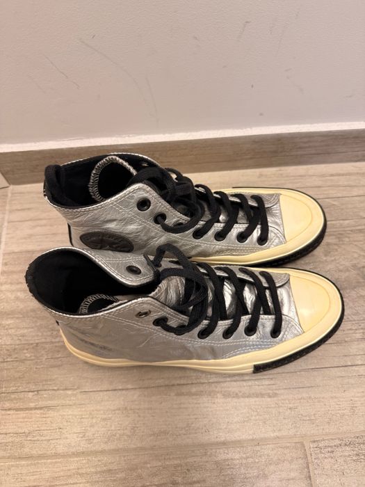 Сребристи кецове Converse