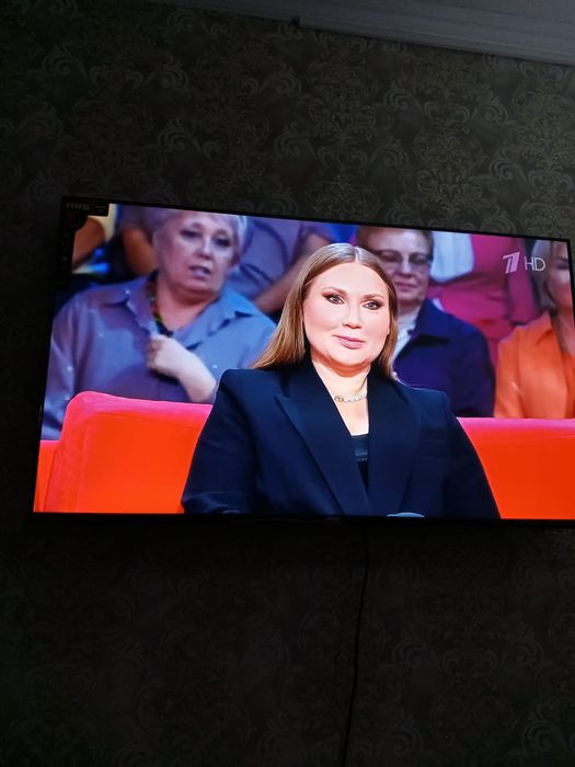 Новый большой  Смарт телевизор