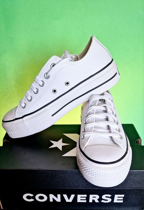 Дамски боти Dr. Martens Vegan 2976 и кецове Converse Platform