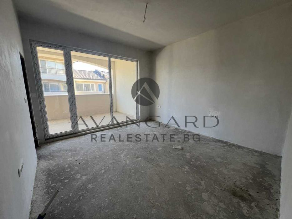 оф.22530 Триетажна Къща с АКТ 16 Остромила