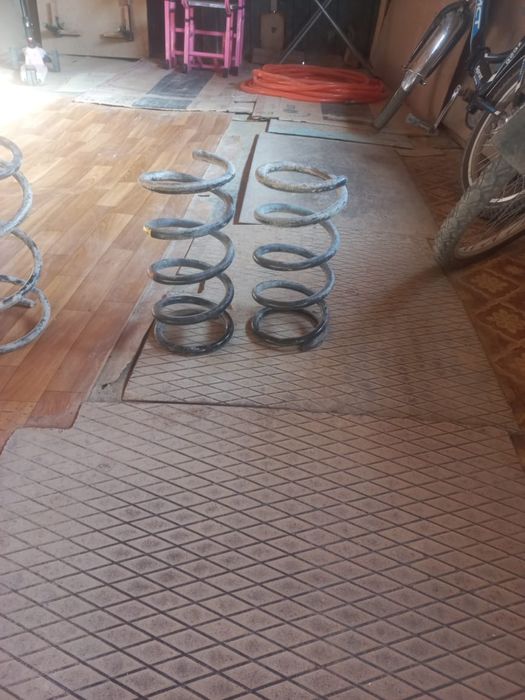 пружина   автомобиль ипсуна