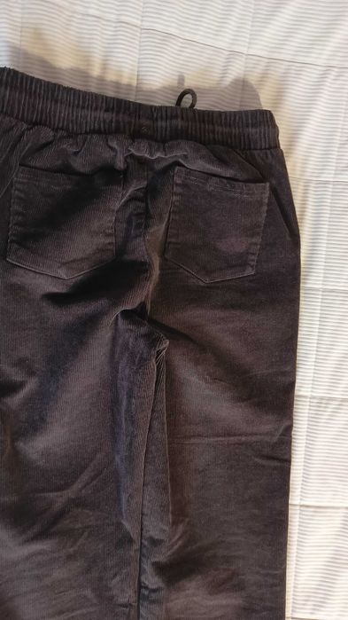 Pantaloni raiati maro inchis