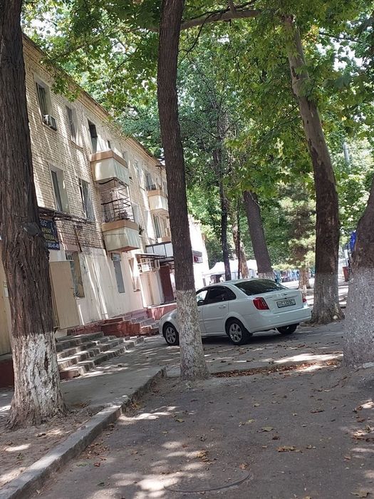 Uy sotiladi 1 hona manzil mirzo uluģbek ttz 2 navroz bozor oldida