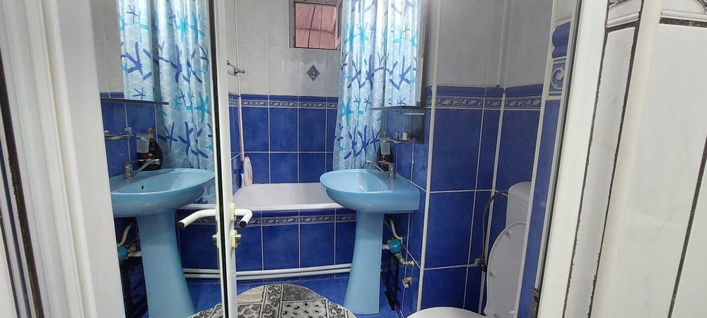 Închiriez apartament 2 camere – Micro 17