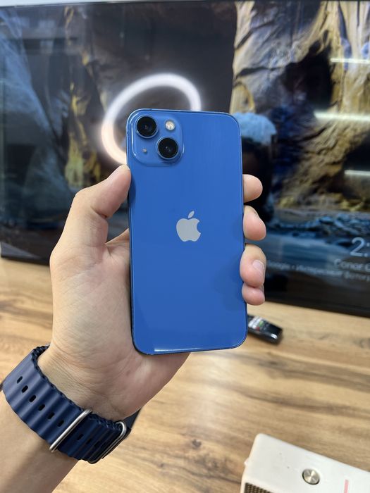 Телефон iPhone 13