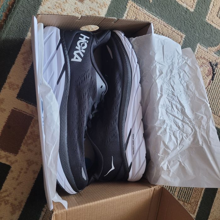 Продам кроссовки