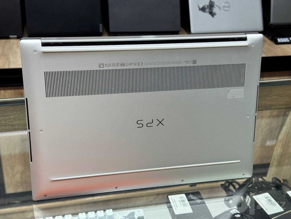 DELL XPS 15 9520 Core i7-12700H ram 16 ssd 512 NVIDIA RTX 3050 4Gb