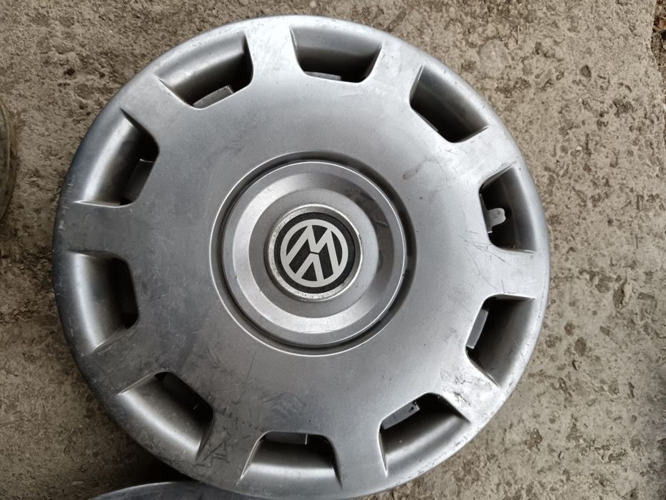 Vând capace originale Vw pe 15 inch.