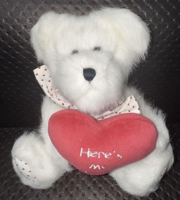 Плюшено мече със сърце