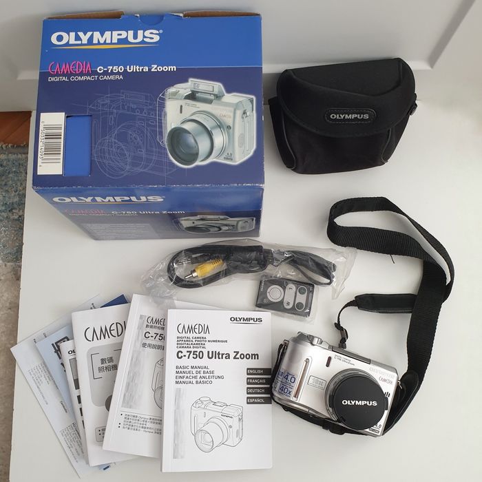 Цифровой фотоаппарат Olympus C-750 Ultra Zoom