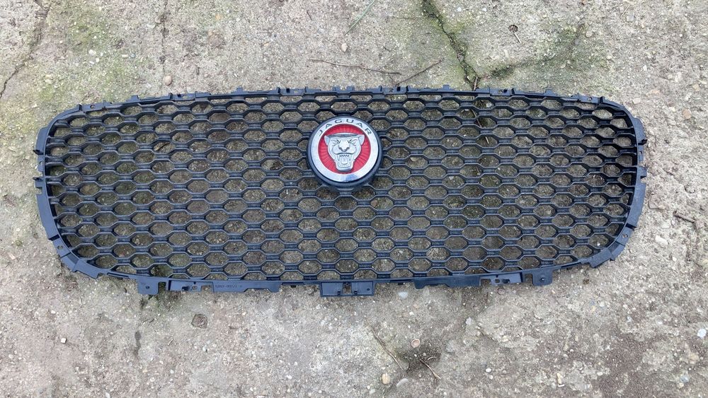 Grila JAGUAR XF X260 2015 - 2019 grila radiator bara fata cu emblema