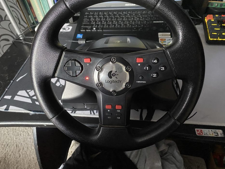 Logitech руль с педалями для ПК