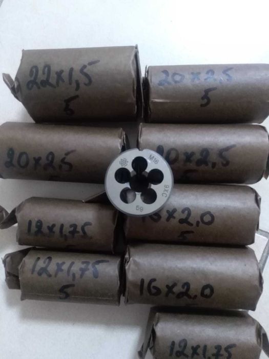 Отвертки, молотки, зубило