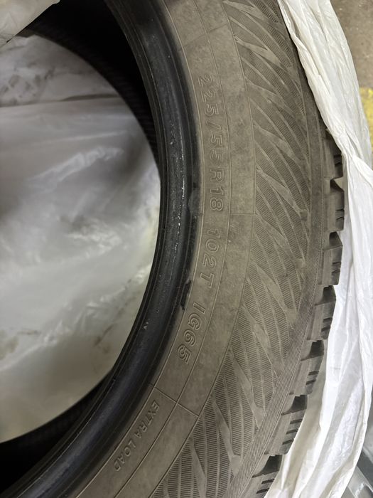 Продам 4 шины Якохама 225/55 R 18 102 T