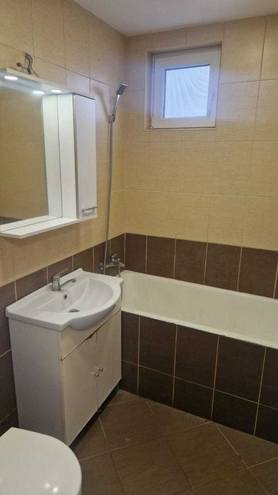Vand apartament 2 camere,Aleea Carpati