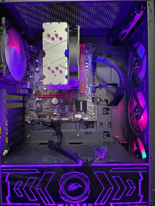 Core i7 10700F. Gigabyte B560