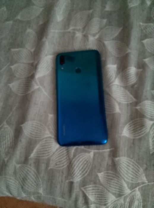 Vand telefon Huawei si tableta cu sim, telefonul are displayul crapat, dar functioneaza bine,