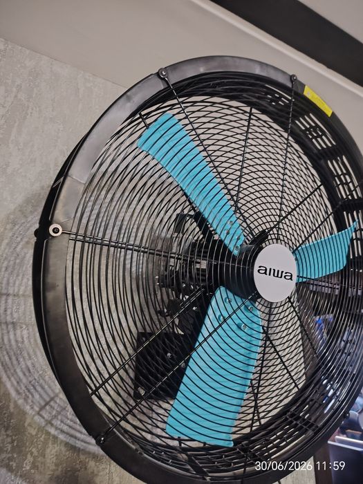 Devorga osiladigan + ventilyator pulti bilan.