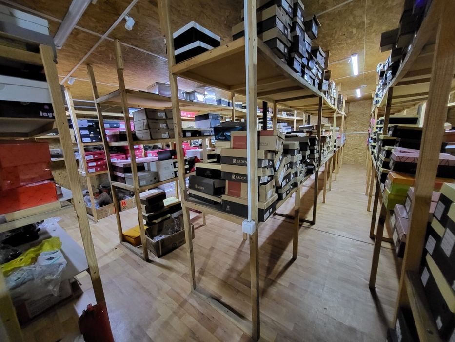 Продам тд кристал  1200 м кв в самом центре