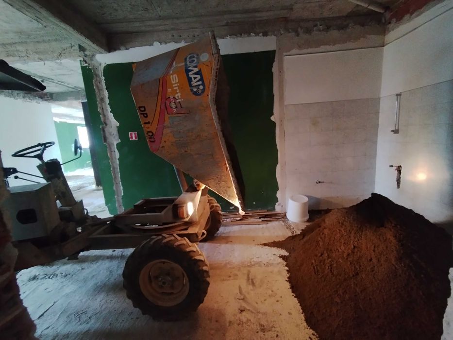 Услуги с ДЪМПЕР 4х4 на трудно достъпни места.