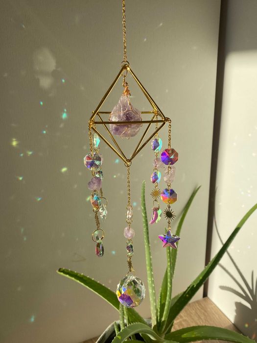 Ловци на Светлина с Естествени Кристали (Suncatchers)