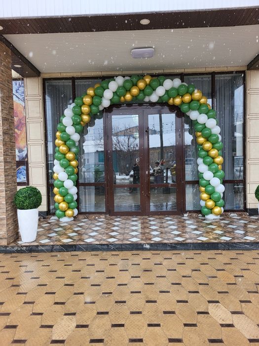 Арка из шаров, стойки из шаров, оформление из шаров, открытие магазина