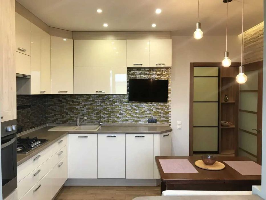 Дава се под наем Двустаен апартамент в София, Център - 56 кв.м за 387.6 € - Снимка #2