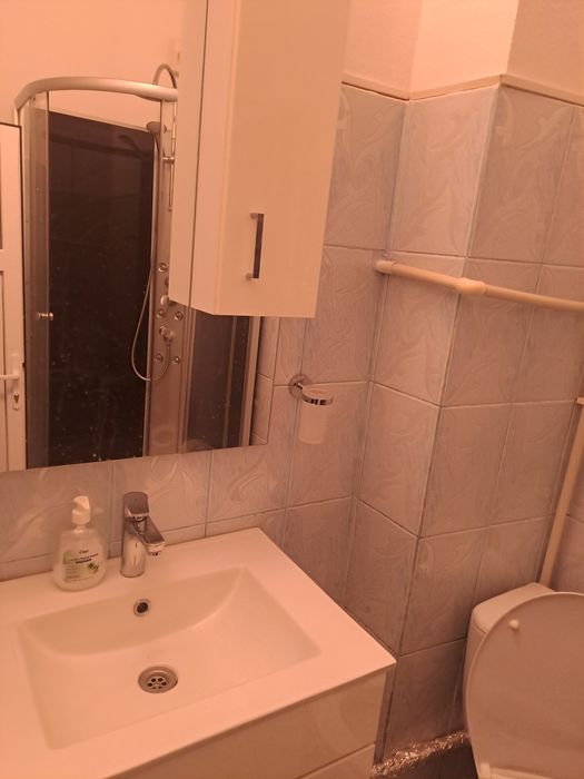 Închiriez apartament