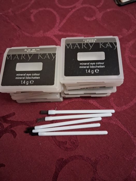 Коробочки для  теней