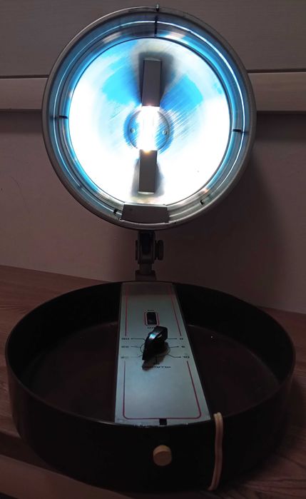 Кварцова лампа за нагревки и дезинфекция в дома.