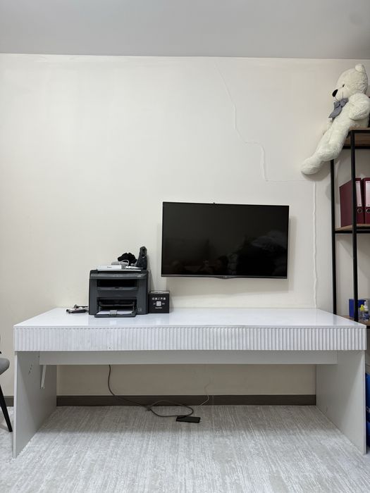 Стол для вашего салона или дома