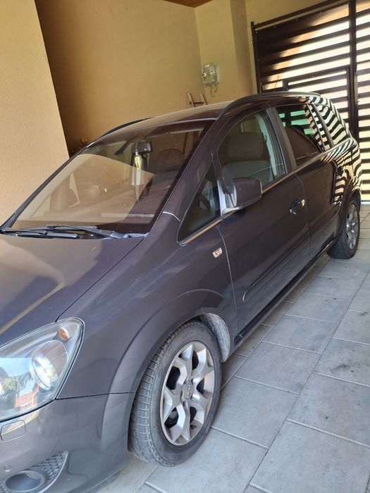Vând Opel Zafira