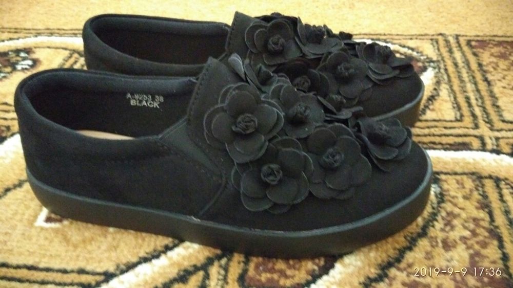 Дамски обувки с цветенца