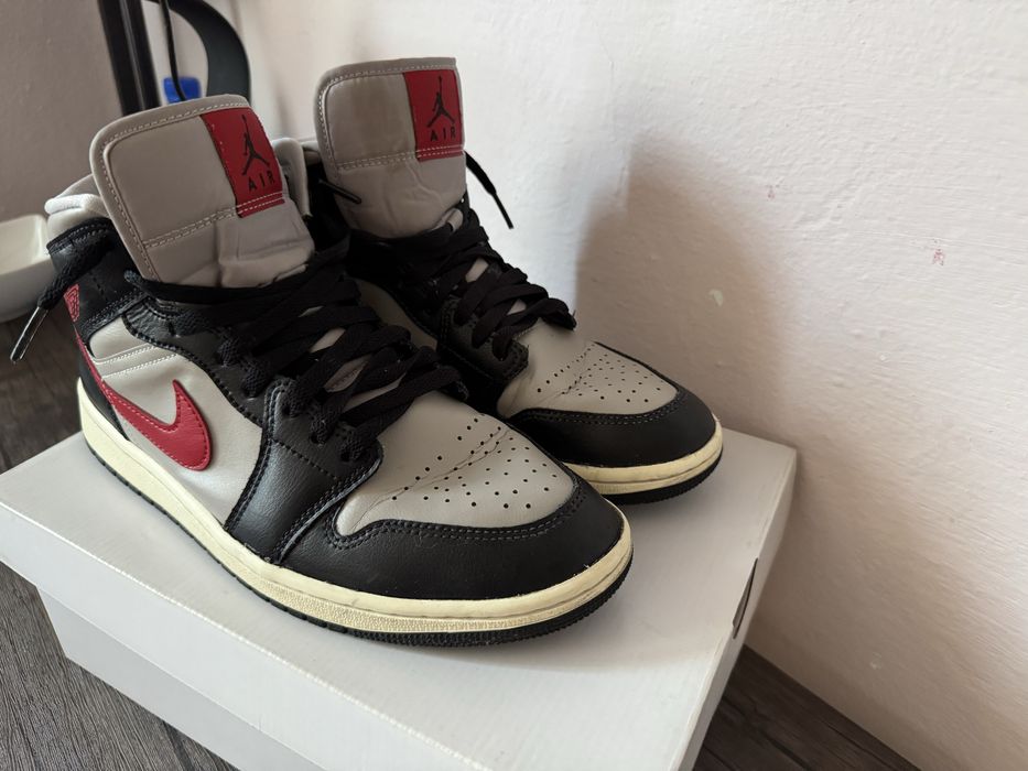 Nike Air Jordan 1 Mid Roșu/Gri – Mărimea 41 – Originali, Unisex