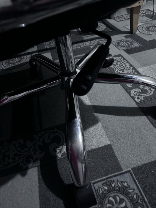 Kreslo sotiladi! Xolati zor