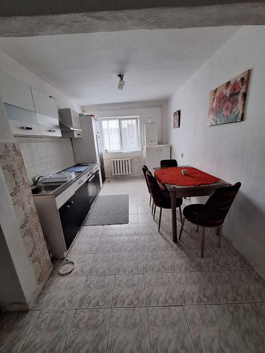 Apartament de inchiriat 2 camere + bucatarie